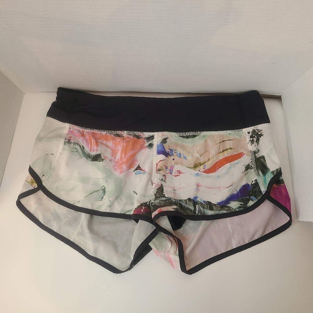Lululemon Shorts size 6 Run Speed Pigment Wave Multicolor Black